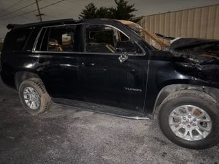 2017 GMC Yukon SLT - Primary Damage Right Image